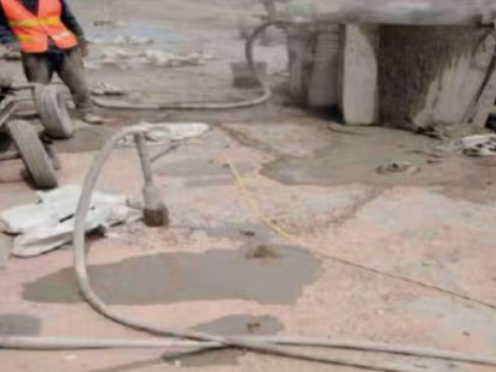 排浦镇水泥混凝土路面板底注浆技术 路面脱空注浆整治方案