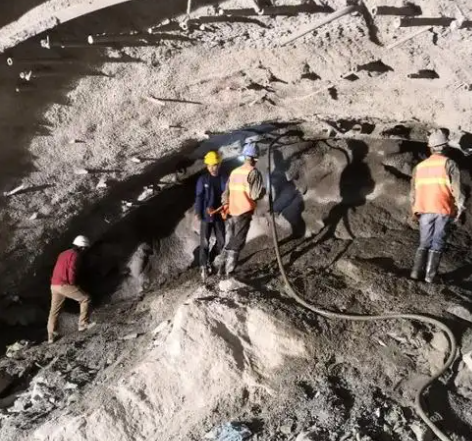 排浦镇隧道拱顶带模注浆料，微膨胀注浆料的特点及施工工艺